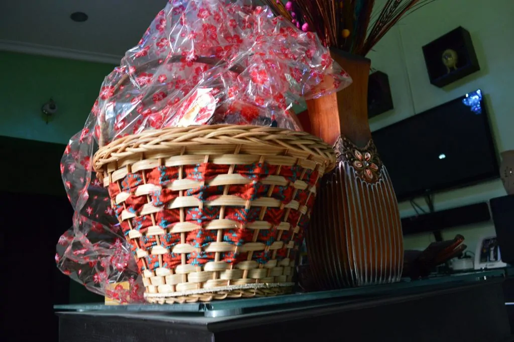 A hamper basket resting on a table. Great for souvenir Ideas for corporate events & business.
